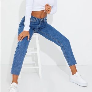 PRETTYLITTLETHING Raw Hem Cropped Slim Mom Jeans